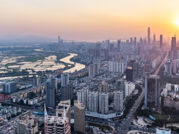 女子在房里方便从阳台抛粪,高空抛物行为的惩罚如何?