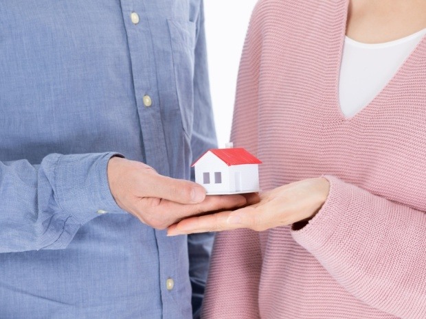 婚后父母送房,到底是谁的?揭秘婚后房产归属真相