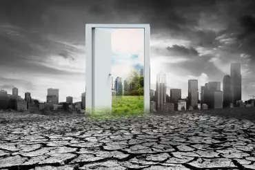 19人聚会致楼体倾斜开裂不实，老旧楼房何时该重建？