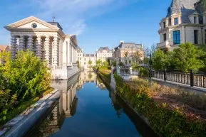 长沙一居民家中惊现眼镜王蛇，室内发现蛇类怎么办？