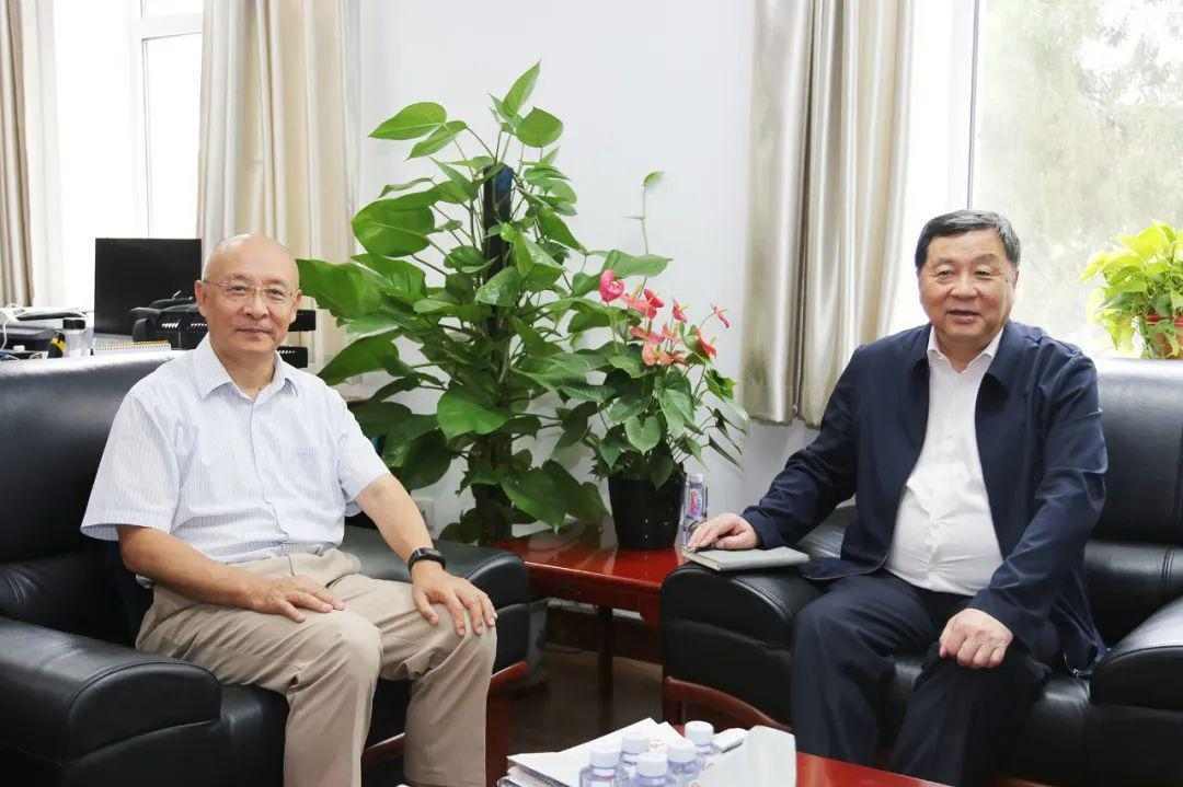 阎晓峰会见中国水泥协会高登榜(图1) 阎晓峰会见中国水泥协会高登榜(图1)