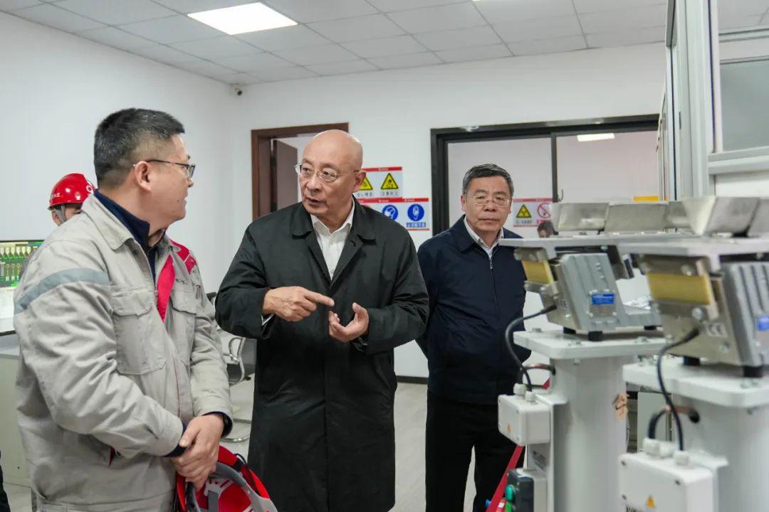 阎晓峰一行到槐坎南方水泥调研(图1)