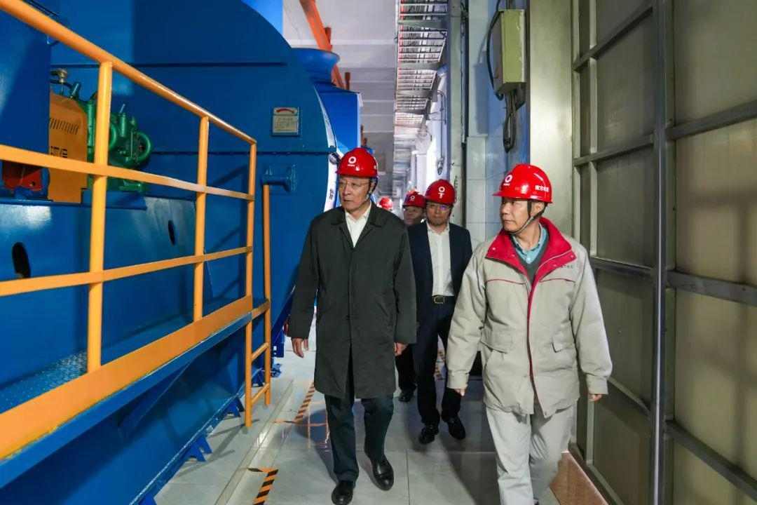 阎晓峰一行到槐坎南方水泥调研(图3)