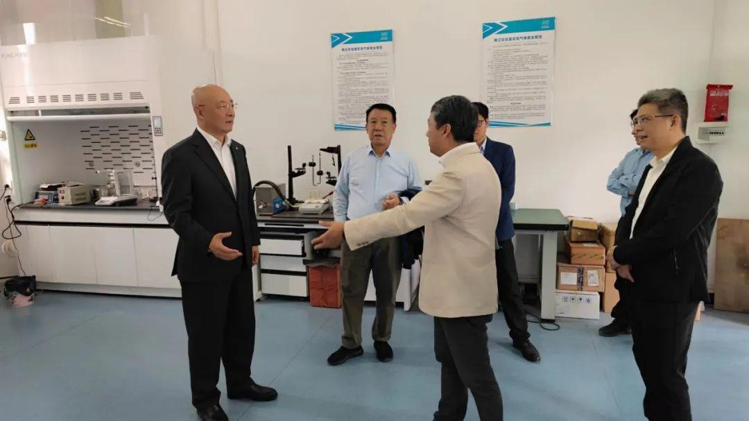 阎晓峰到潮州市调研先进陶瓷材料发展情况(图2)