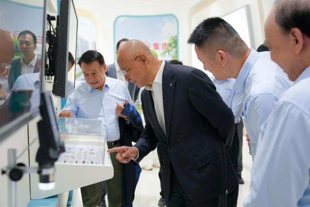 阎晓峰到潮州市调研先进陶瓷材料发展情况