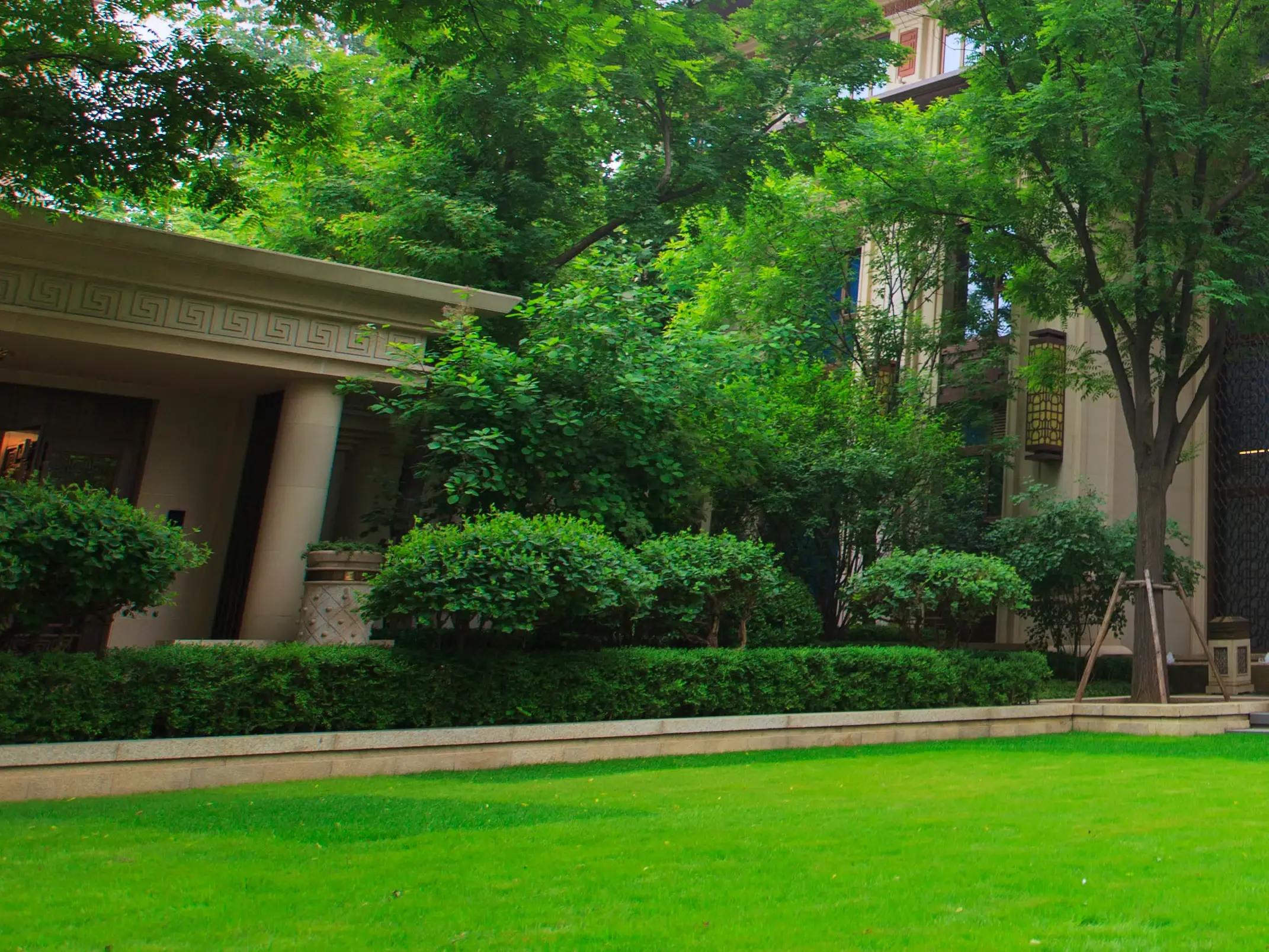 高层住宅楼下被挖几十米“地道”，一层住户私挖地下室要担什么责(图1)