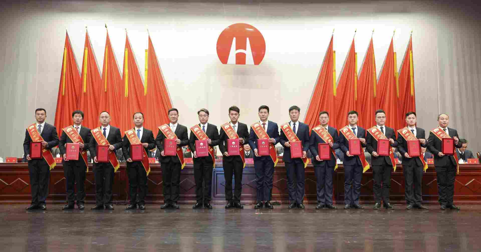 淮北矿业集团八届六次职工、五次工会会员代表大会暨2026年工作会议隆重召开(图3)