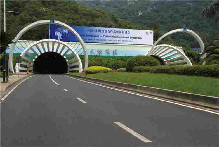 云顶隧道两端连接线C、D合同段