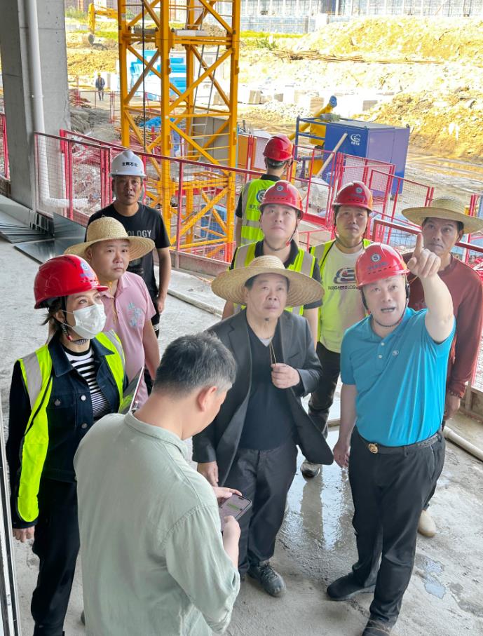 集团董事长张炳来前往福耀科技大学项目调研指导工作(图2)