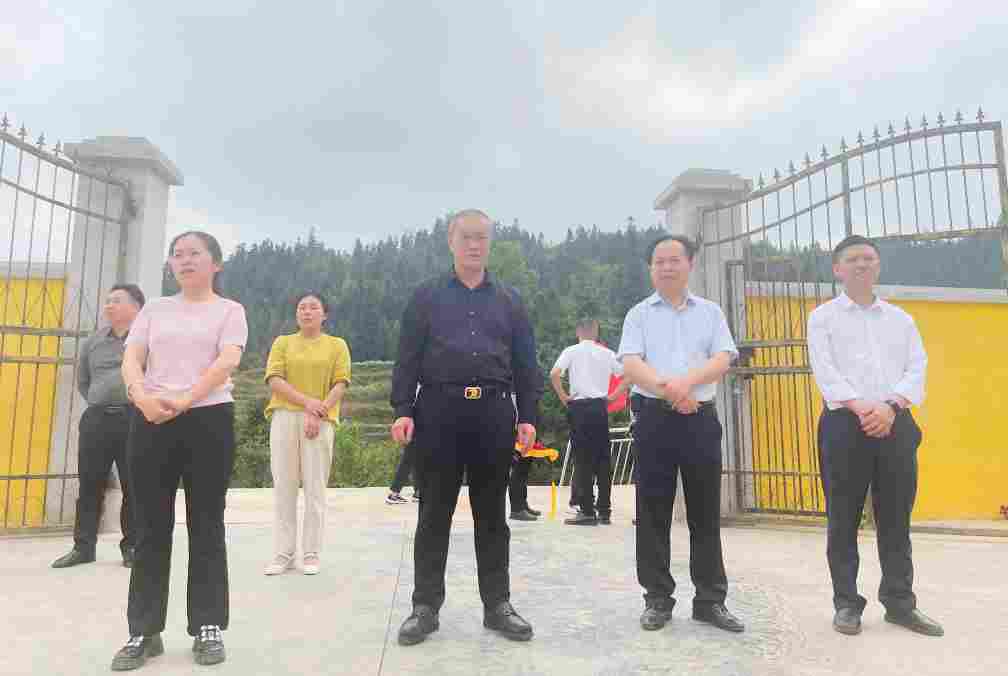 爱心助教春日暖 | 兴民公益基金会理事长张炳来前往贵州省黎平县实地考察拟捐建学校场地(图2)