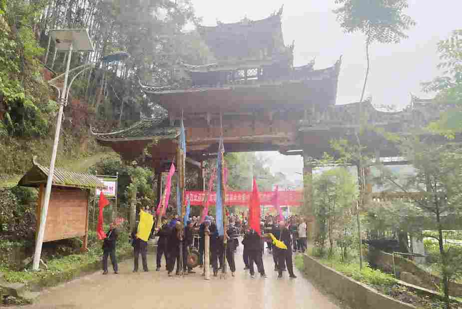 爱心助教春日暖 | 兴民公益基金会理事长张炳来前往贵州省黎平县实地考察拟捐建学校场地(图4)